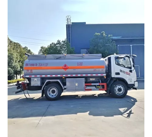 Foton 10000 литров 4x2 Малые топливные грузовики для доставки