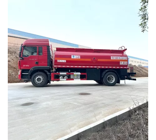 автозаправщик для дизельного топлива HOWO 4*2 с железным маслом