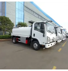 ЯПОНИЯ 4*2 поливочная тележка автоцистерна для воды isuzu