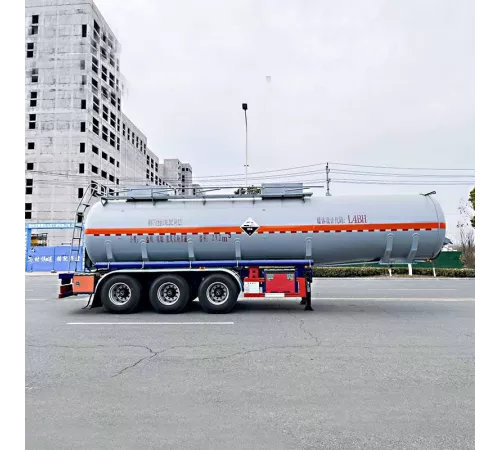 Грузовик для перевозки серной кислоты и соляной кислоты емкостью 30 куб.м.