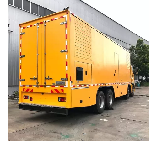 Грузовик Isuzu мощностью 1000 кВт для аварийного электроснабжения