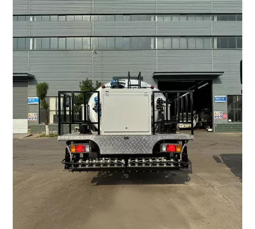 ISUZU 8 CBM 4*2 асфальтоукладчик для распыления битума