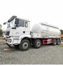 Прицеп-цементовоз SHACMAN 8*4 для использования на нефтяных месторождениях