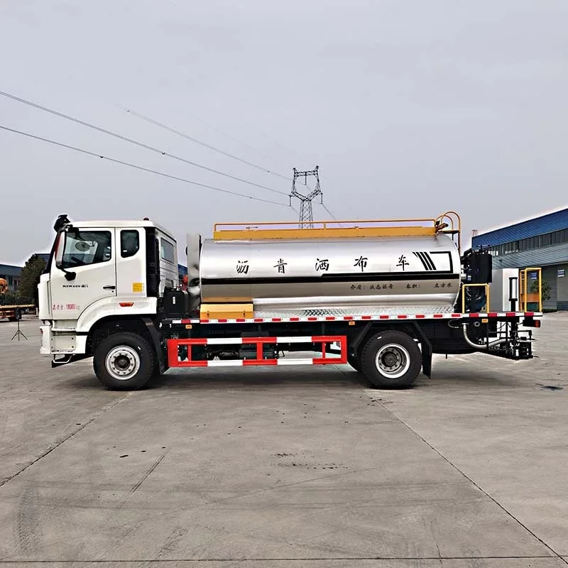 HOWO 6x4 8mc Bitumen Distributor - Image 3