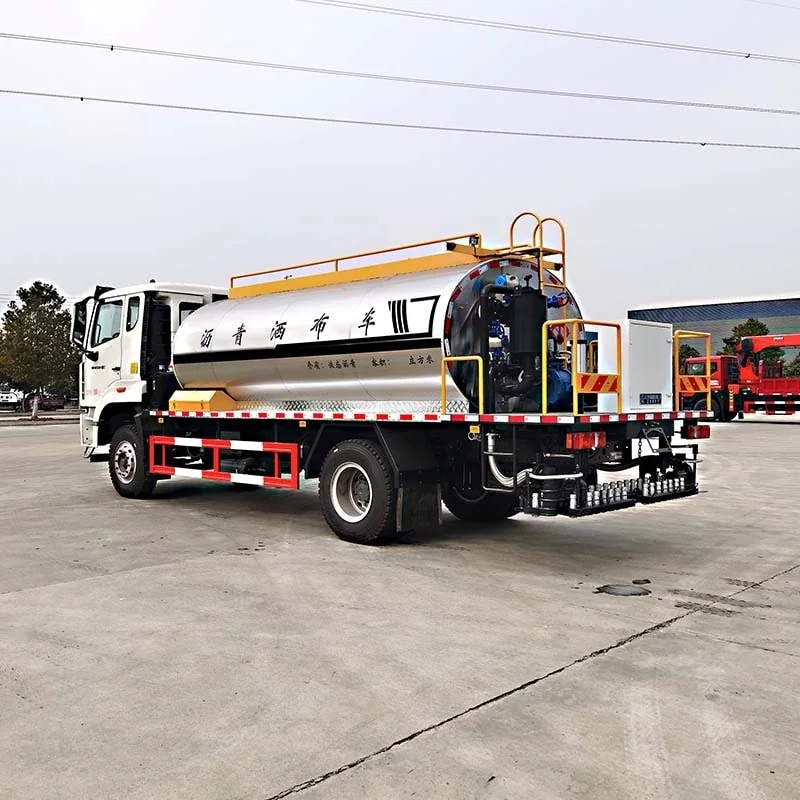 HOWO 6x4 8mc Bitumen Distributor - Image 5