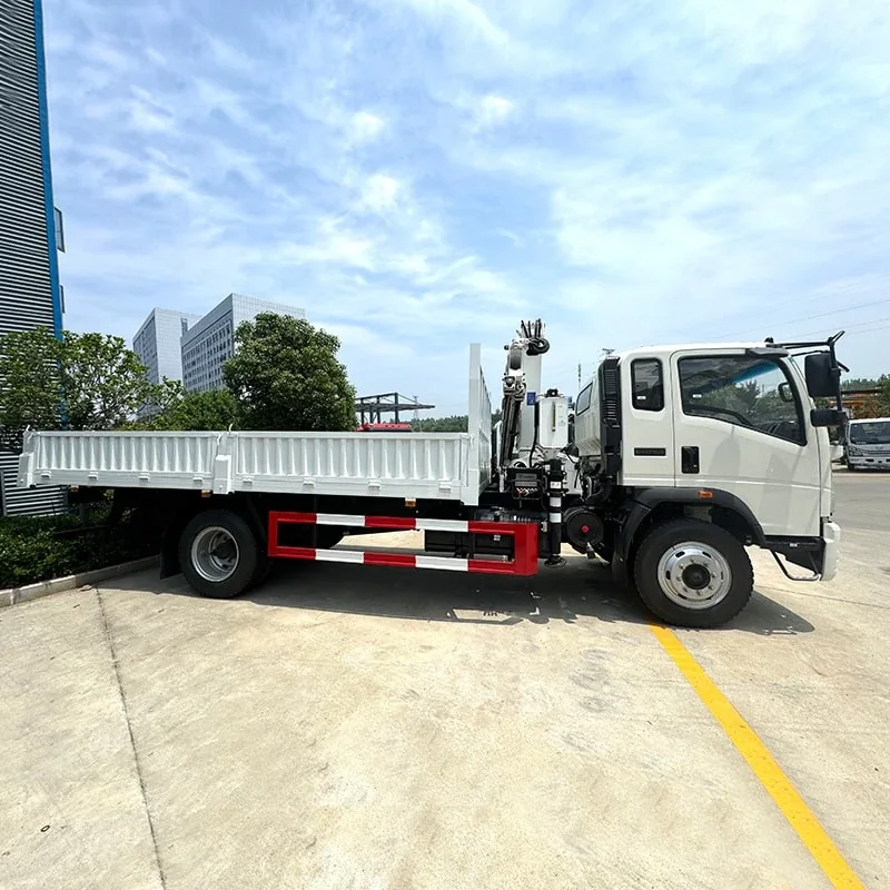HOWO 8x4 16t Hydraulic Truck Crane - Image 2