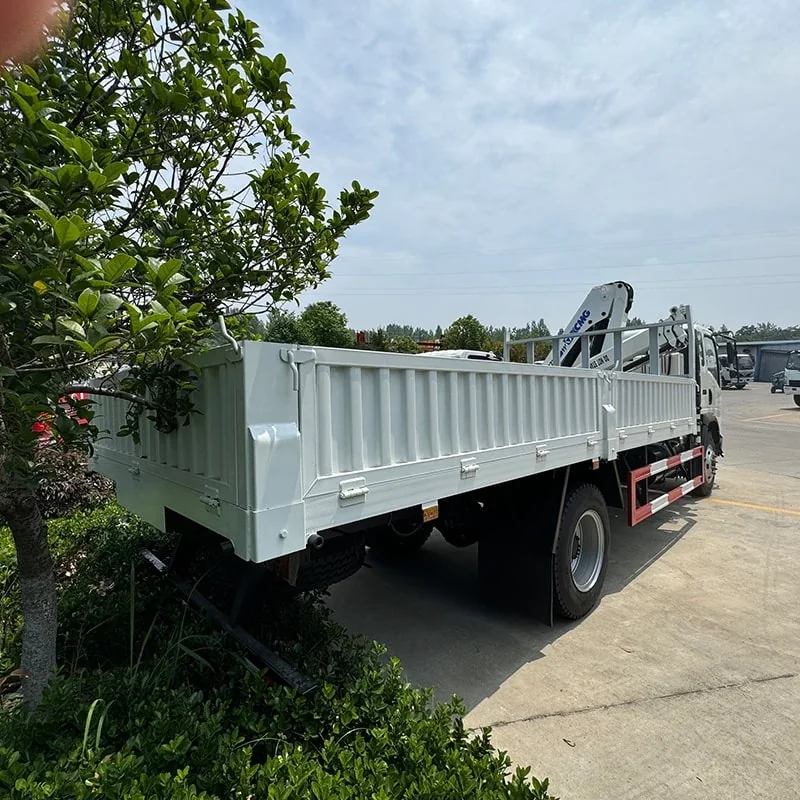 HOWO 8x4 16t Hydraulic Truck Crane - Image 3