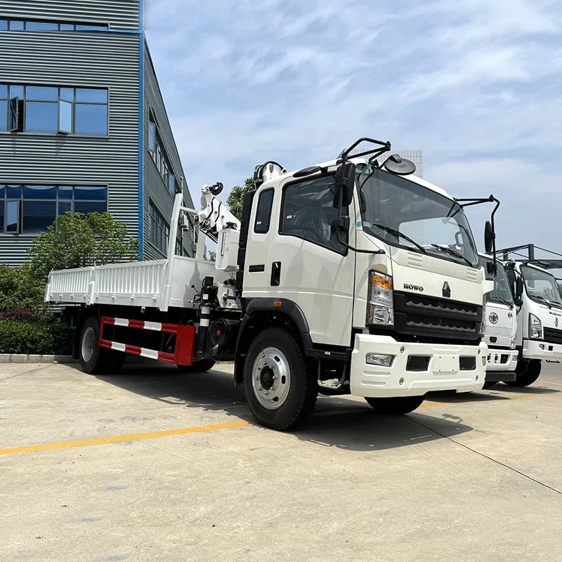 HOWO 8x4 16t Hydraulic Truck Crane - Image 4