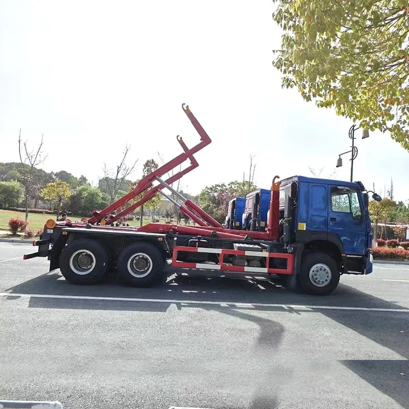 HOWO Side-Loading Garbage Truck 12m³ - Image 4