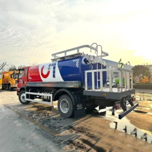 Sinotruk HOWO 10000-12000L Stropitoare Apă