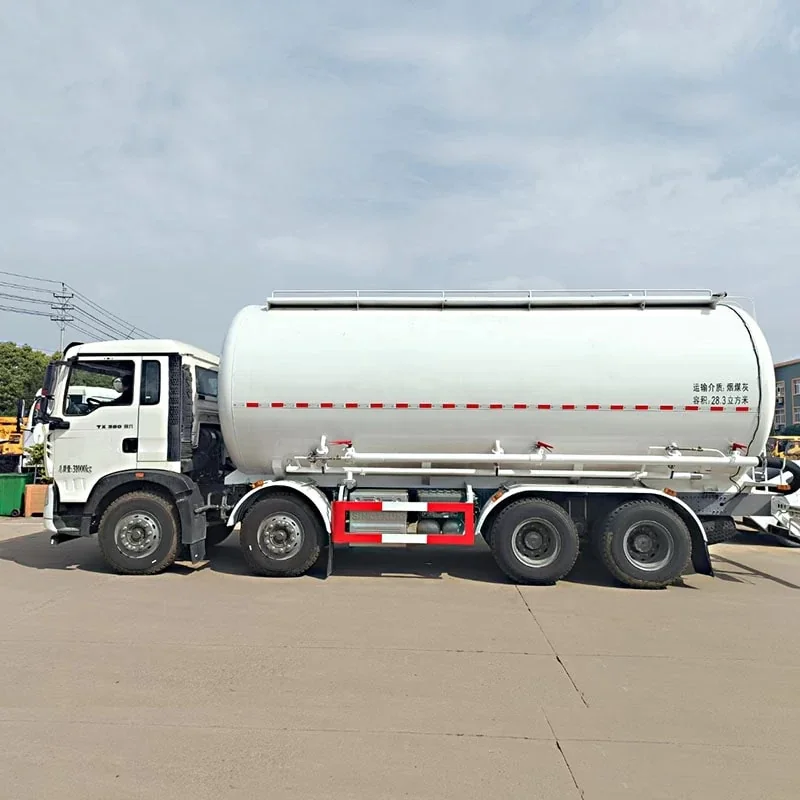 Sinotruk HOWO 8x4 30m3 Cement Dust Tank Truck - Image 5