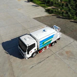 Camion Howo Light Duty 4X2 5m3 cu pulverizare de apă
