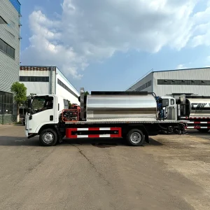 Finisor asfalt ISUZU 8 CBM 4*2 pentru pulverizarea bitumului