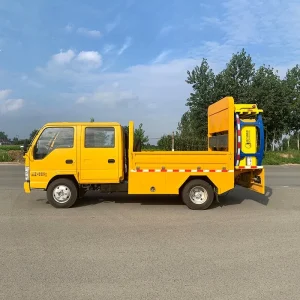 Camion tampon Isuzu 4*2 cu două rânduri de coliziuni, model japonez
