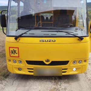 Autobuz școlar ISUZU D093S2 - vedere din față